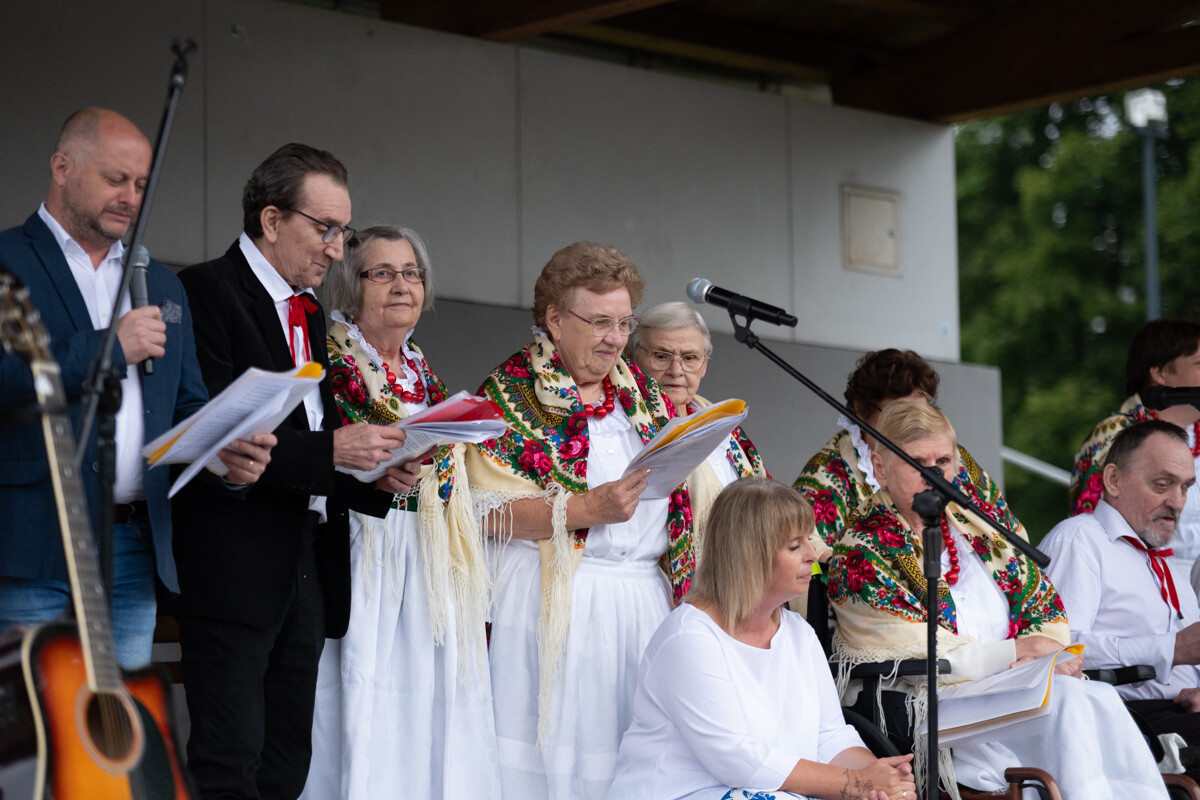 Seniorzy bawili się na całego w Nowym Bytomiu! Tak wyglądała Rudzka Senioriada [ZDJĘCIA] / fot. Marek i Krzysztof Faber