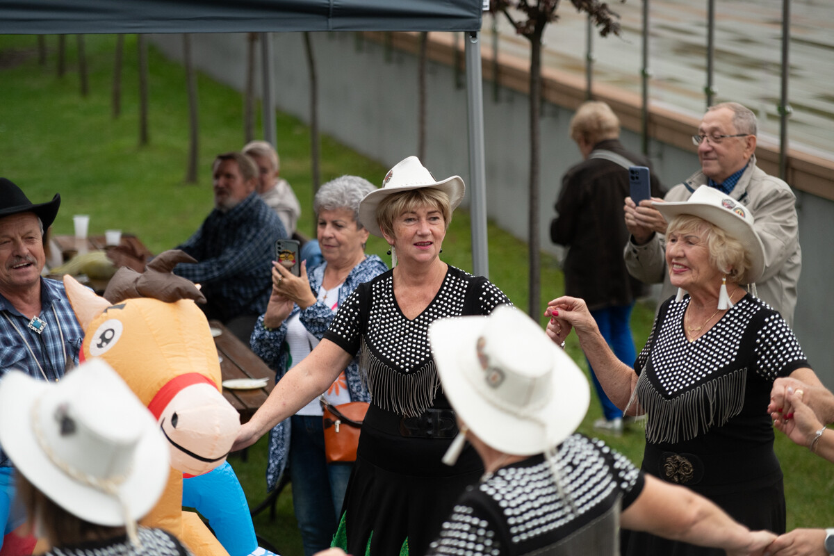 Seniorzy bawili się na całego w Nowym Bytomiu! Tak wyglądała Rudzka Senioriada [ZDJĘCIA] / fot. Marek i Krzysztof Faber