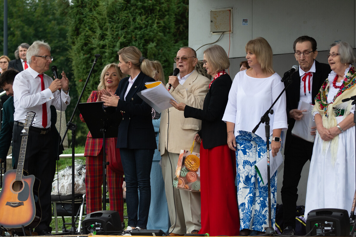 Seniorzy bawili się na całego w Nowym Bytomiu! Tak wyglądała Rudzka Senioriada [ZDJĘCIA] / fot. Marek i Krzysztof Faber