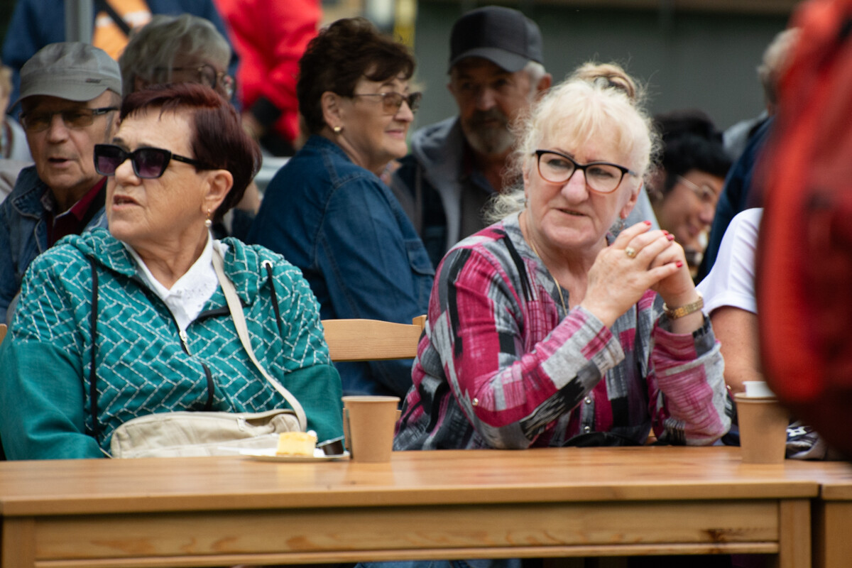 Seniorzy bawili się na całego w Nowym Bytomiu! Tak wyglądała Rudzka Senioriada [ZDJĘCIA] / fot. Marek i Krzysztof Faber