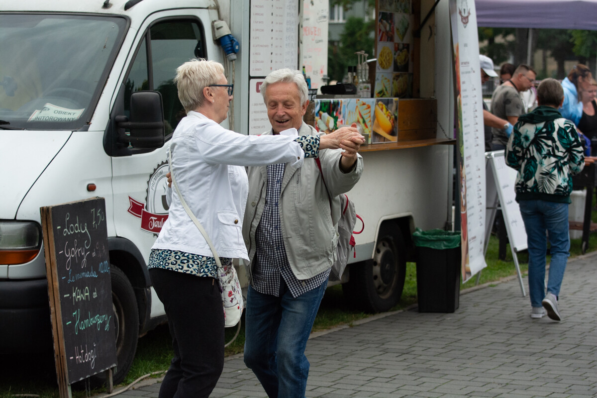 Seniorzy bawili się na całego w Nowym Bytomiu! Tak wyglądała Rudzka Senioriada [ZDJĘCIA] / fot. Marek i Krzysztof Faber