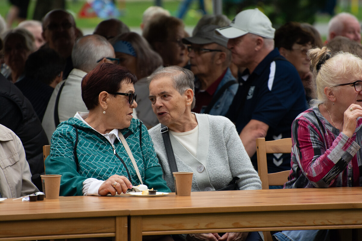 Seniorzy bawili się na całego w Nowym Bytomiu! Tak wyglądała Rudzka Senioriada [ZDJĘCIA] / fot. Marek i Krzysztof Faber