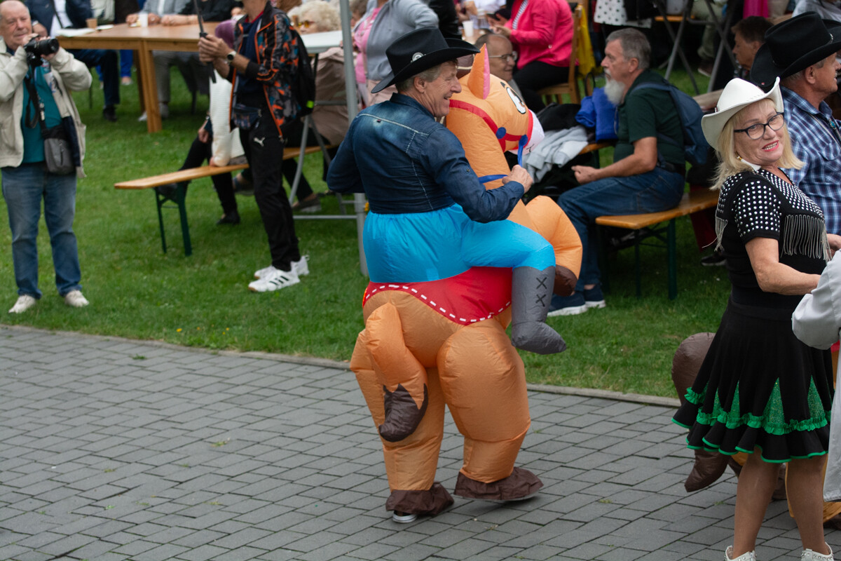 Seniorzy bawili się na całego w Nowym Bytomiu! Tak wyglądała Rudzka Senioriada [ZDJĘCIA] / fot. Marek i Krzysztof Faber