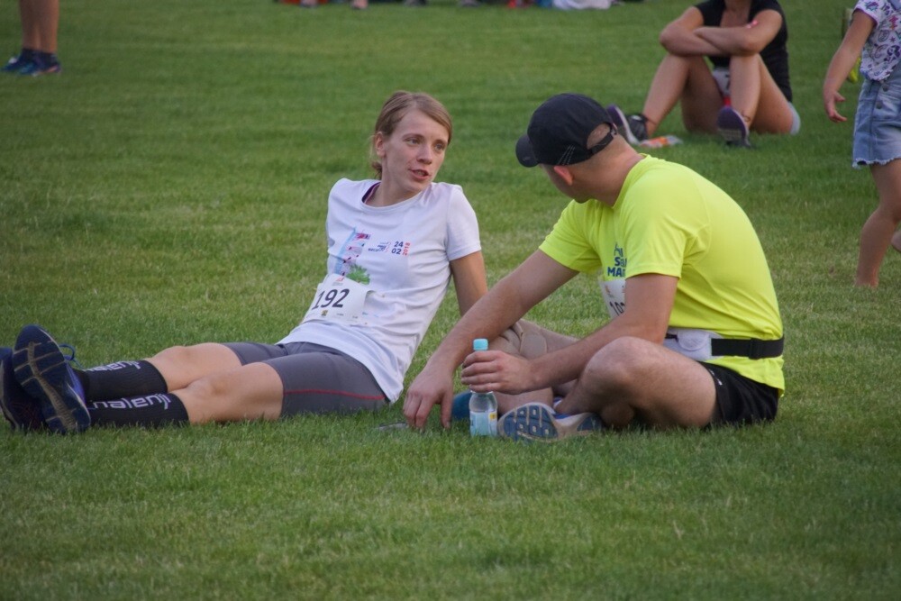 Około 900 osób wzięło udział w IV Rudzkim Półmaratonie Industrialnym. Nocne zmagania odbyły się w trzech kategoriach: bieg na 21,09 km, bieg na 8,6 km oraz rywalizacja nordic walking na 8,6 km.