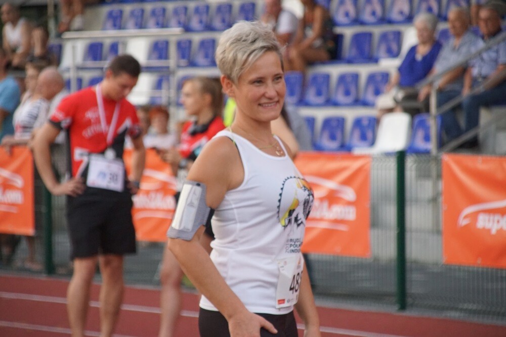 Około 900 osób wzięło udział w IV Rudzkim Półmaratonie Industrialnym. Nocne zmagania odbyły się w trzech kategoriach: bieg na 21,09 km, bieg na 8,6 km oraz rywalizacja nordic walking na 8,6 km.