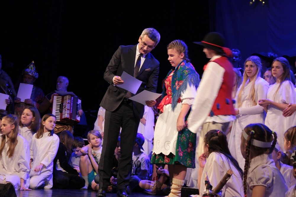 Nastrojowy spektakl można było podziwiać w sobotni wieczór w Miejskim Centrum Kultury im. H. Bisty. Podczas IV Rudzkich Jasełek publiczność mogła znowu poczuć klimat minionych Świąt Bożego Narodzenia!