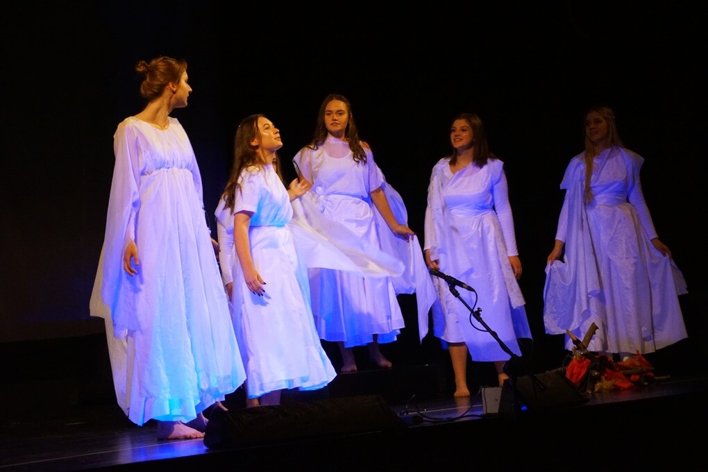 Nastrojowy spektakl można było podziwiać w sobotni wieczór w Miejskim Centrum Kultury im. H. Bisty. Podczas IV Rudzkich Jasełek publiczność mogła znowu poczuć klimat minionych Świąt Bożego Narodzenia!