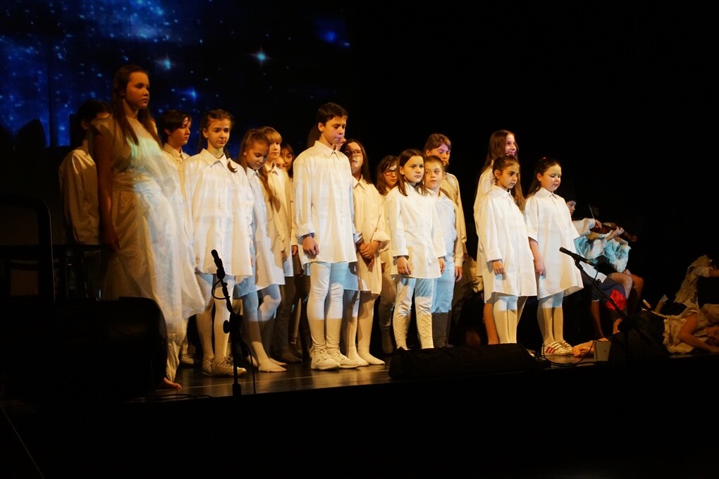 Nastrojowy spektakl można było podziwiać w sobotni wieczór w Miejskim Centrum Kultury im. H. Bisty. Podczas IV Rudzkich Jasełek publiczność mogła znowu poczuć klimat minionych Świąt Bożego Narodzenia!