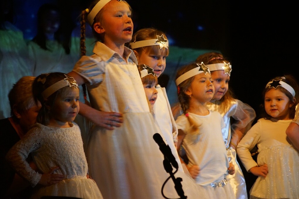 Nastrojowy spektakl można było podziwiać w sobotni wieczór w Miejskim Centrum Kultury im. H. Bisty. Podczas IV Rudzkich Jasełek publiczność mogła znowu poczuć klimat minionych Świąt Bożego Narodzenia!