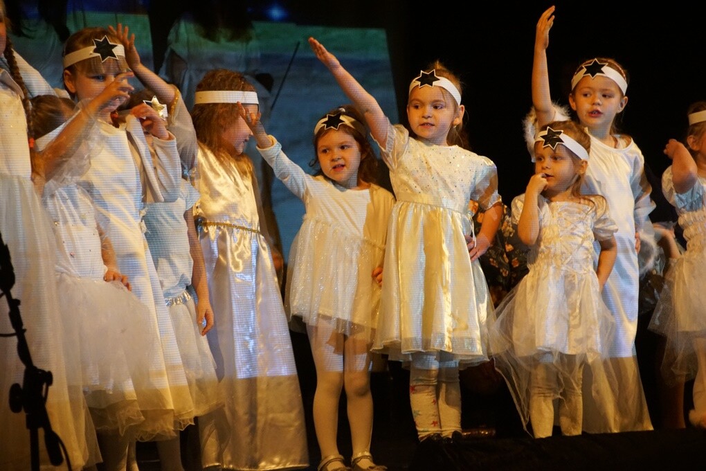 Nastrojowy spektakl można było podziwiać w sobotni wieczór w Miejskim Centrum Kultury im. H. Bisty. Podczas IV Rudzkich Jasełek publiczność mogła znowu poczuć klimat minionych Świąt Bożego Narodzenia!