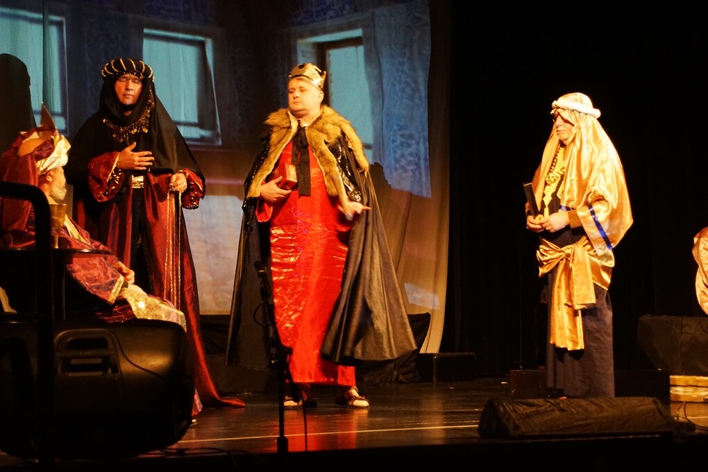 Nastrojowy spektakl można było podziwiać w sobotni wieczór w Miejskim Centrum Kultury im. H. Bisty. Podczas IV Rudzkich Jasełek publiczność mogła znowu poczuć klimat minionych Świąt Bożego Narodzenia!