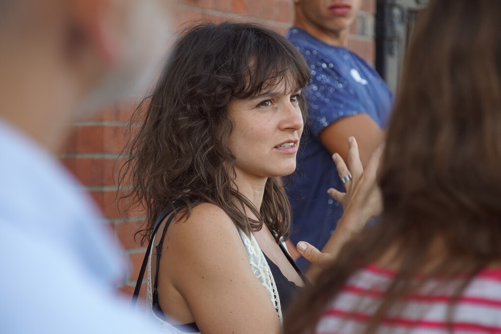 "Jak to na Rudzie bywało..." - pod takim tytułem w sobotę, 11 sierpnia - w ramach projektu "Zaczarowane podwórka - odbył się spektakl plenerowy, który przybrał formę spaceru. Prowadzący Natalia Dinges, Mateusz Flis i Radosław Lis przybliżyli uczestnikom historię Osiedla Kaufhaus i ciekawostki z nim związane.