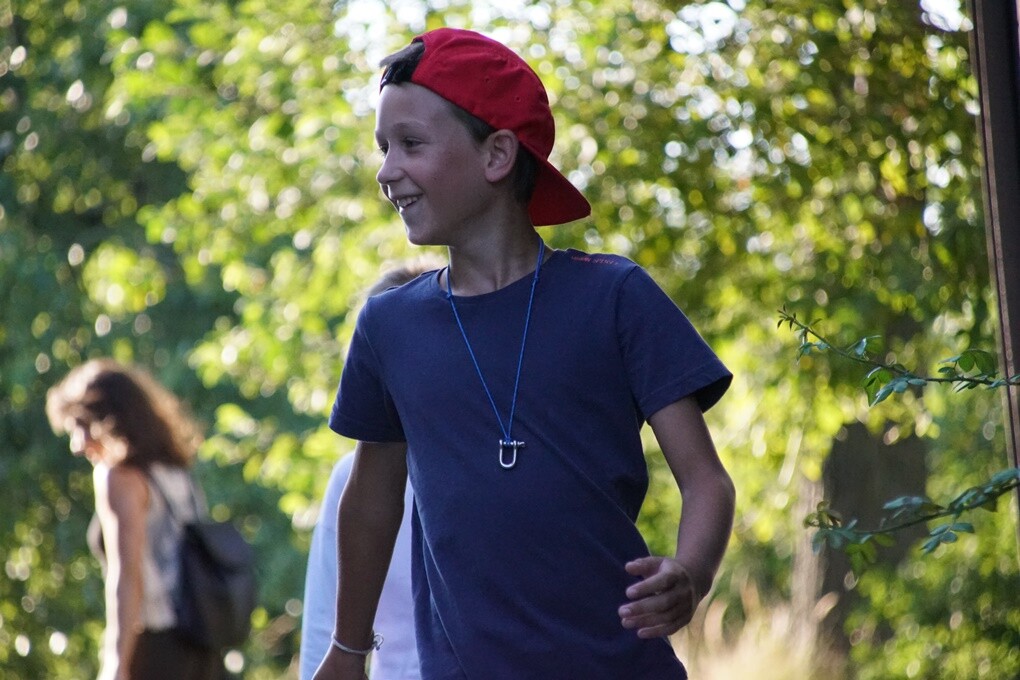 "Jak to na Rudzie bywało..." - pod takim tytułem w sobotę, 11 sierpnia - w ramach projektu "Zaczarowane podwórka - odbył się spektakl plenerowy, który przybrał formę spaceru. Prowadzący Natalia Dinges, Mateusz Flis i Radosław Lis przybliżyli uczestnikom historię Osiedla Kaufhaus i ciekawostki z nim związane.