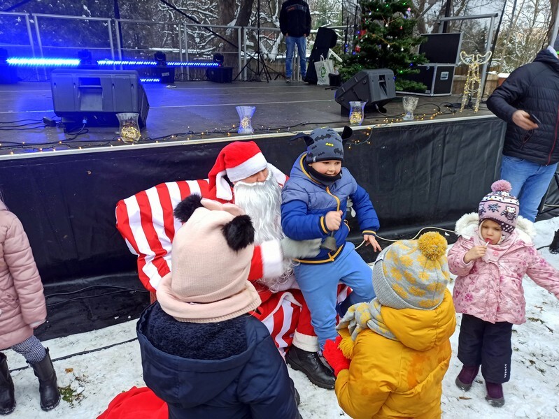 11 grudnia w Rudzie zorganizowano już po raz trzeci Jarmark Bożonarodzeniowy. Wydarzenie zostało zainaugurowane o godz. 11 i potrwa do godz. 21. Jarmark odbywa się na terenach przy kościele MB Różańcowej w Rudzie Śląskiej.