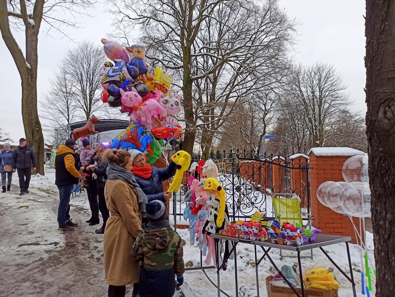 11 grudnia w Rudzie zorganizowano już po raz trzeci Jarmark Bożonarodzeniowy. Wydarzenie zostało zainaugurowane o godz. 11 i potrwa do godz. 21. Jarmark odbywa się na terenach przy kościele MB Różańcowej w Rudzie Śląskiej.