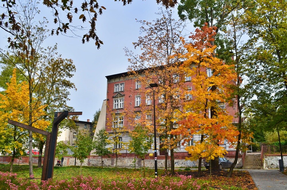 Rudzki fotograf Jacek Knapik wybrał się na wycieczkę po Rudzie Śląskiej w poszukiwaniu złotej rudzkiej jesieni. Zobacz, co uchwycił w swoim obiektywie.

fot. Jacek Knapik