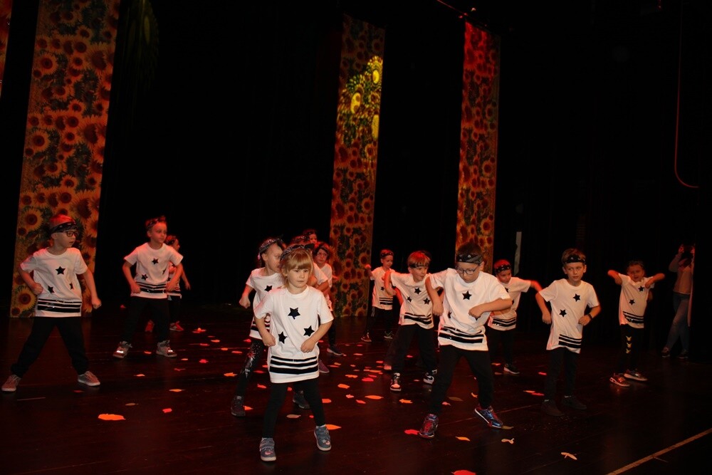 Wczoraj odbyła się VIII edycja Festiwalu Twórczości Artystycznej "Jesienne Klimaty". W Miejskim Centrum Kultury w Nowym Bytomiu zaprezentowali się uczniowie szkół, ośrodków czy przedszkoli z całego rejonu.

fot. UM Ruda Śląska