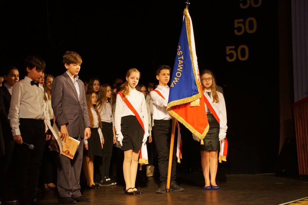 Szkoła Podstawowa nr 13 im. A. Szklarskiego obchodzi w tym roku swoje 50-lecie.