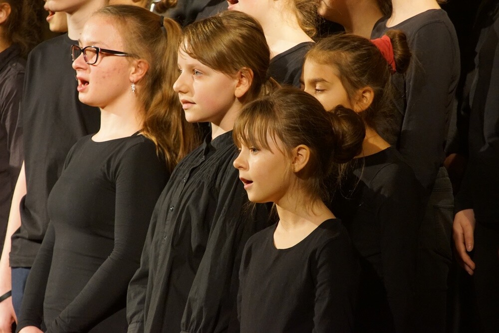 Dom Kultury w Rudzie Śląskiej - Bielszowice był dziś miejscem wyjątkowych wzruszeń, wspomnień, podziękowań i spotkań po latach. To nauczyciele i uczniowie Szkoły Podstawowej nr 6 w Rudzie Śląskiej świętowali dziś jubileusz 30-lecia placówki.