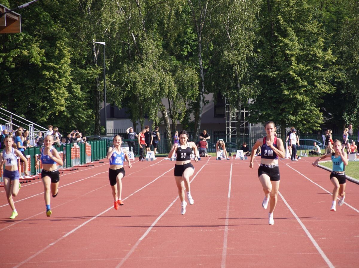 W sobotnie popołudnie, 21 czerwca na stadionie przy ulicy Czarnoleśnej 12 odbył się Jubileuszowy Mityng TL "Pogoń"!