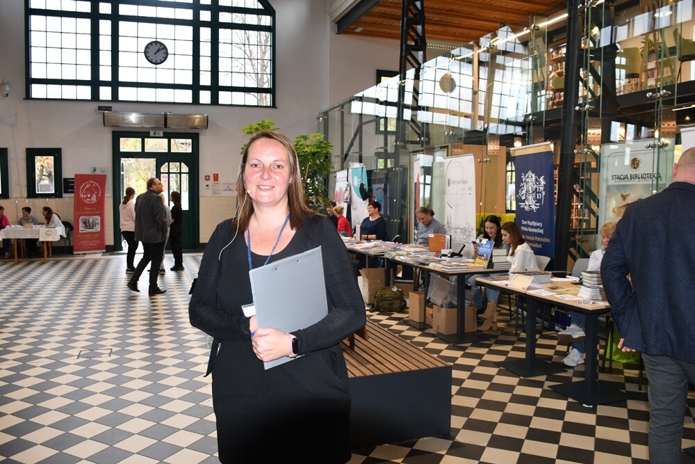 Wczoraj w Stacji Biblioteka odbyło się kolejne wydarzenie w ramach Festu Literackiego "Kakauszale" - VIII Targi Śląskiej Książki. W czasie imprezy śląscy wydawcy zaprezentowali swoje najnowsze książki, które podpisywane były przez autorów biorących udział w targach. 

fot. Jacek Knapik