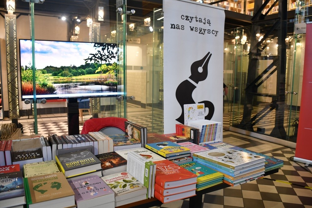 Wczoraj w Stacji Biblioteka odbyło się kolejne wydarzenie w ramach Festu Literackiego "Kakauszale" - VIII Targi Śląskiej Książki. W czasie imprezy śląscy wydawcy zaprezentowali swoje najnowsze książki, które podpisywane były przez autorów biorących udział w targach. 

fot. Jacek Knapik