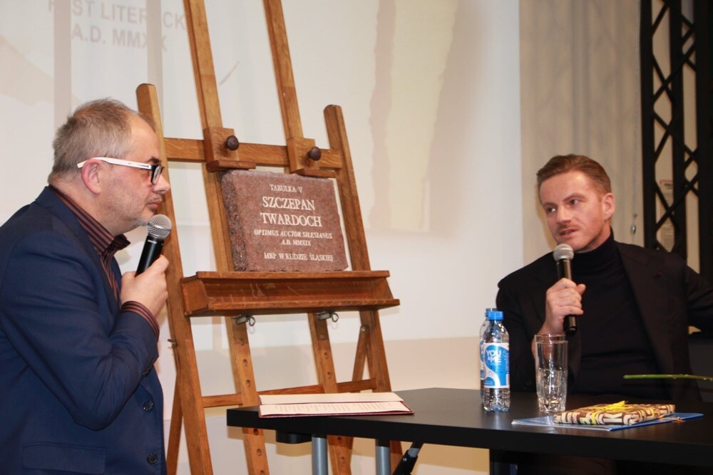 Zakończył się Fest Literacki "KakauSzale". Wydarzenie odbywało się od 27 do 29 listopada br. na zabytkowym dworcu kolejowym w Rudzie Śląskiej – Chebziu, gdzie swoją siedzibę ma "Stacja Biblioteka”. Na imprezę zjechało wielu znanych autorów książek z Górnego Śląska.