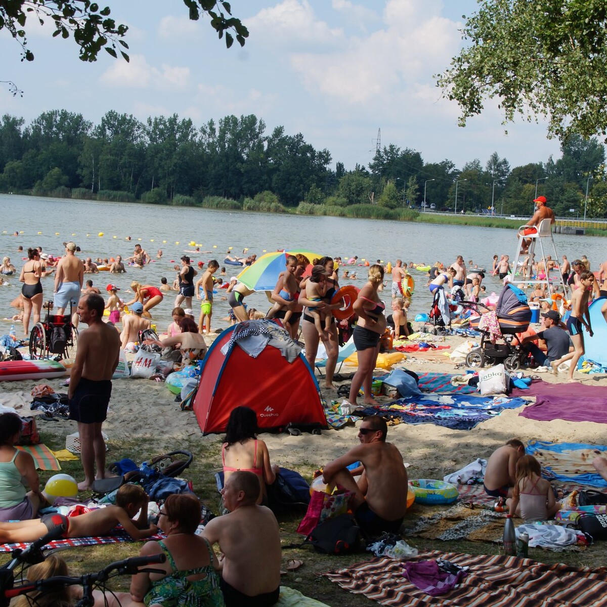 Kąpielisko w Pławniowicach, zalew Przeczycko-Siewierski, Zalew Nakło-Chechło, a może Pniowiec? Z którego otwartego kąpieliska korzystacie? Oto lista zbiorników wodnych, w których można się kąpać!