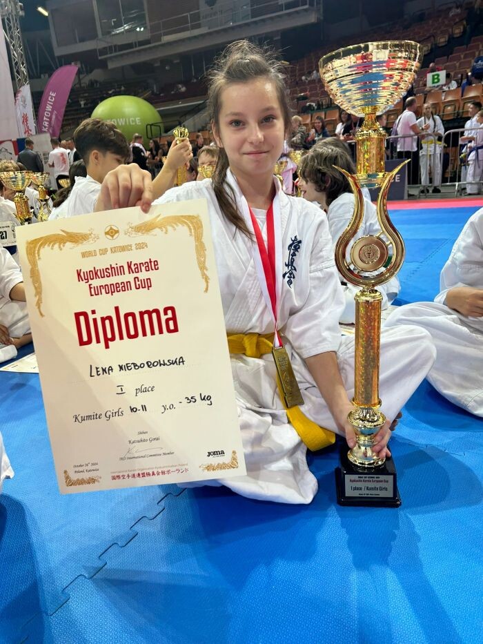 Rudzki Klub Kyokushin Karate z medalami/fot. Rudzki Klub Kyokushin Karate