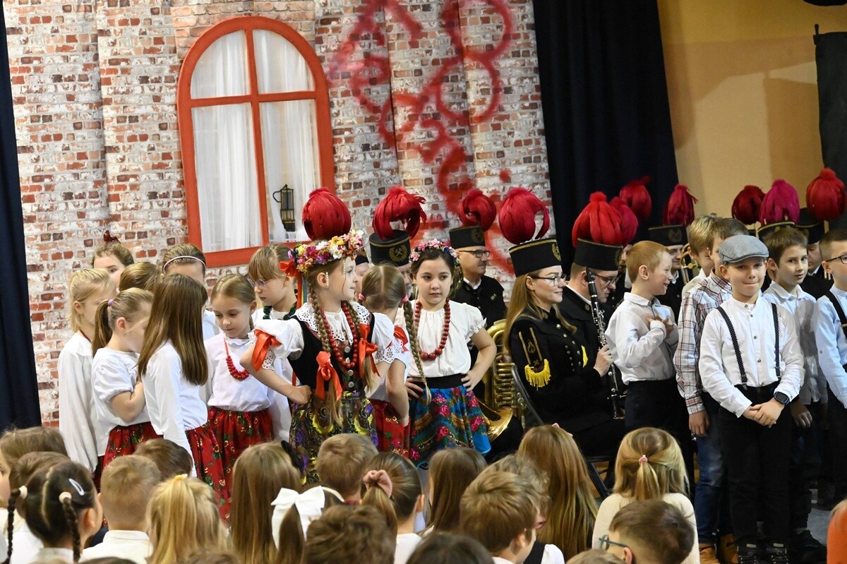 Karlusy 2025 rozdane. Śląska kultura i górnicze tradycje w SP 8. / fot. UM Ruda Śląska