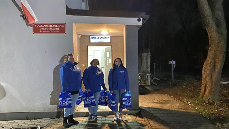 Kibicki Ruchu przekazały dary dla noclegowni dla kobiet