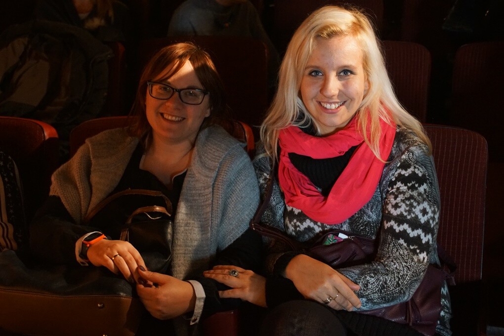 W kinie Patria w piątkowe popołudnie panie znów spędzały miło czas podczas zabiegów, degustacji i pokazów poprzedzających emisję filmu. Tym razem edukowano także na temat profilaktyki raka piersi.