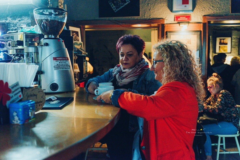 "Kino dla Kobiet", jak zawsze dostarczyło rudziankom wielu atrakcji. Po męczącym tygodniu pracy panie mogły się odprężyć i zrelaksować, zasięgnąć porad kosmetycznych i skosztować różnych smakołyków.

fot. Foto Venus Magdalena Ruda