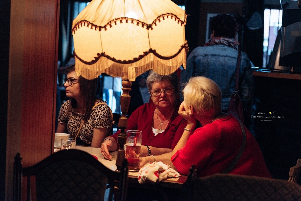 "Kino dla Kobiet", jak zawsze dostarczyło rudziankom wielu atrakcji. Po męczącym tygodniu pracy panie mogły się odprężyć i zrelaksować, zasięgnąć porad kosmetycznych i skosztować różnych smakołyków.

fot. Foto Venus Magdalena Ruda