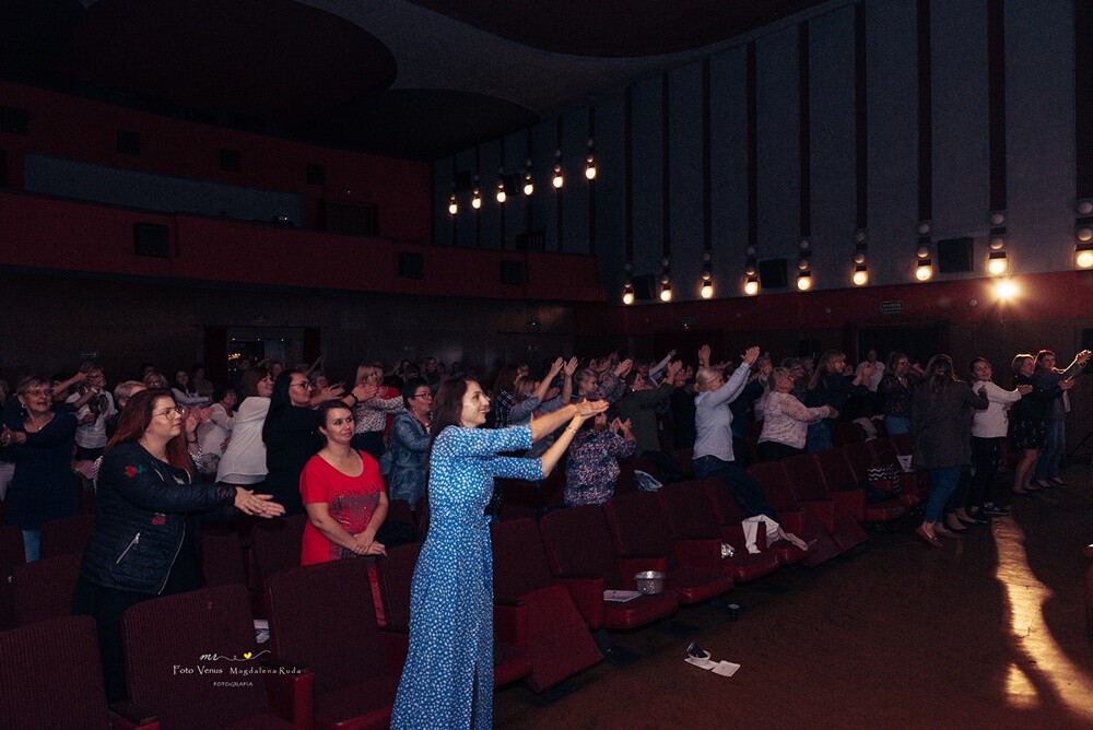 "Kino dla Kobiet", jak zawsze dostarczyło rudziankom wielu atrakcji. Po męczącym tygodniu pracy panie mogły się odprężyć i zrelaksować, zasięgnąć porad kosmetycznych i skosztować różnych smakołyków.

fot. Foto Venus Magdalena Ruda
