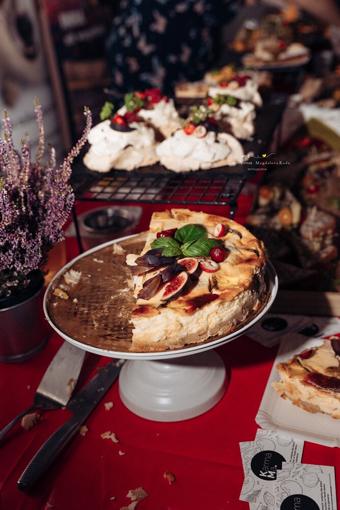 "Kino dla Kobiet", jak zawsze dostarczyło rudziankom wielu atrakcji. Po męczącym tygodniu pracy panie mogły się odprężyć i zrelaksować, zasięgnąć porad kosmetycznych i skosztować różnych smakołyków.

fot. Foto Venus Magdalena Ruda