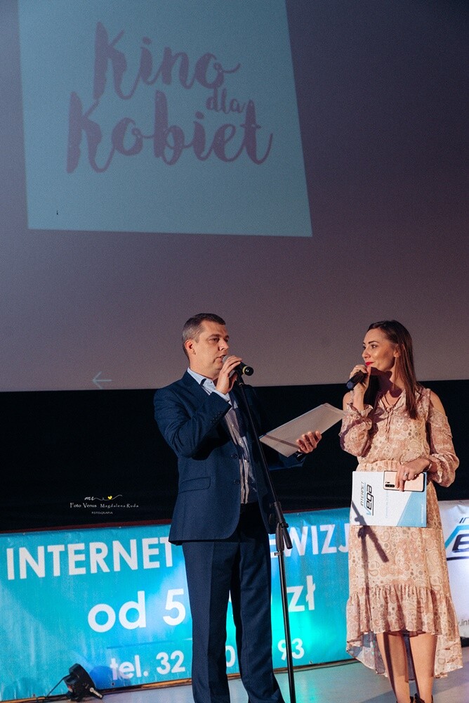 "Kino dla Kobiet", jak zawsze dostarczyło rudziankom wielu atrakcji. Po męczącym tygodniu pracy panie mogły się odprężyć i zrelaksować, zasięgnąć porad kosmetycznych i skosztować różnych smakołyków.

fot. Foto Venus Magdalena Ruda