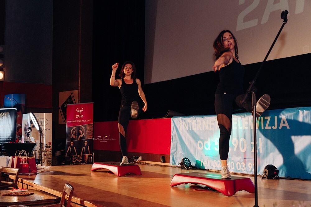 "Kino dla Kobiet", jak zawsze dostarczyło rudziankom wielu atrakcji. Po męczącym tygodniu pracy panie mogły się odprężyć i zrelaksować, zasięgnąć porad kosmetycznych i skosztować różnych smakołyków.

fot. Foto Venus Magdalena Ruda