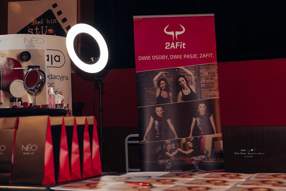 "Kino dla Kobiet", jak zawsze dostarczyło rudziankom wielu atrakcji. Po męczącym tygodniu pracy panie mogły się odprężyć i zrelaksować, zasięgnąć porad kosmetycznych i skosztować różnych smakołyków.

fot. Foto Venus Magdalena Ruda