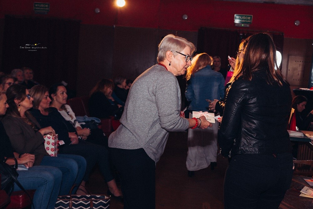 "Kino dla Kobiet", jak zawsze dostarczyło rudziankom wielu atrakcji. Po męczącym tygodniu pracy panie mogły się odprężyć i zrelaksować, zasięgnąć porad kosmetycznych i skosztować różnych smakołyków.

fot. Foto Venus Magdalena Ruda