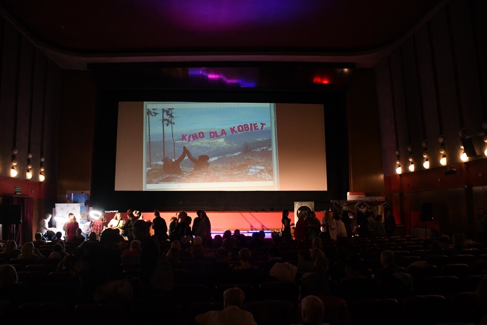 18 marca, w Kinie Patria odbyło się pierwsze w tym roku spotkanie z cyklu "Kino dla Kobiet". Na rudzianki jak zwykle czekało wiele atrakcji!

fot. Jacek Knapik