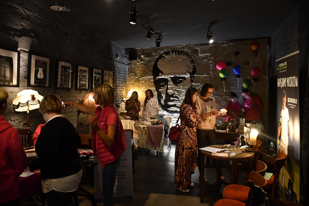 W piątek, 7 października, w Kinie Patria odbyło się pierwsze po przerwie spotkanie z cyklu "Kino dla Kobiet". Na rudzianki, jak zwykle czekało wiele atrakcji!

fot. Jacek Knapik