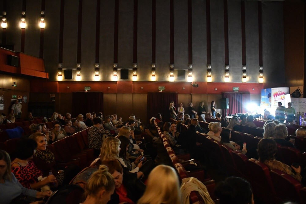 W piątek, 7 października, w Kinie Patria odbyło się pierwsze po przerwie spotkanie z cyklu "Kino dla Kobiet". Na rudzianki, jak zwykle czekało wiele atrakcji!

fot. Jacek Knapik
