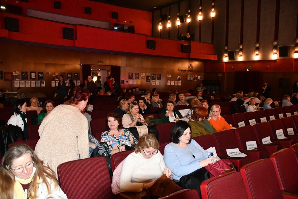 Wczoraj w Kinie Patria odbyło się pierwsze w tym roku spotkanie z cyklu "Kino dla Kobiet". Na rudzianki jak zwykle czekało pełno atrakcji!

fot. Jacek Knapik