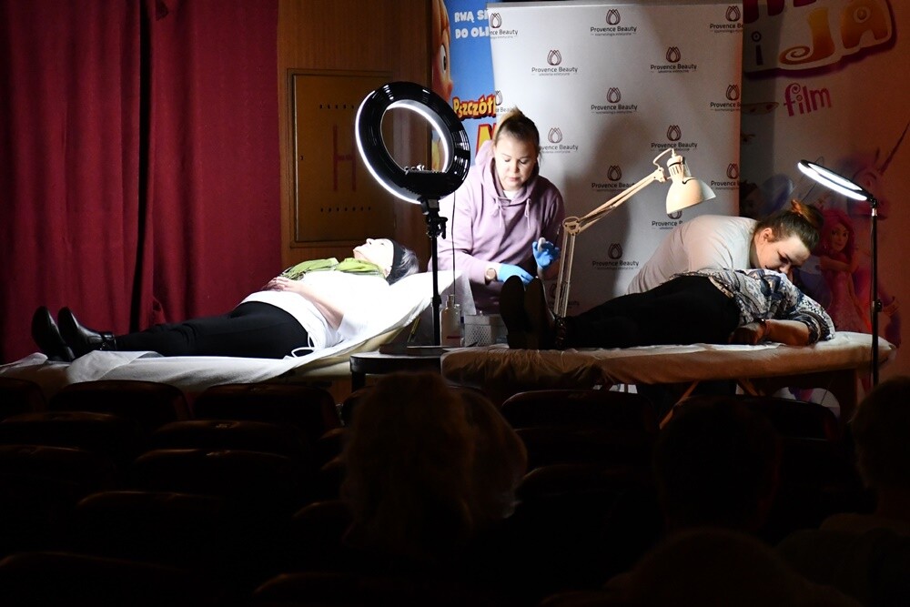 Wczoraj w Kinie Patria odbyło się pierwsze w tym roku spotkanie z cyklu "Kino dla Kobiet". Na rudzianki jak zwykle czekało pełno atrakcji!

fot. Jacek Knapik