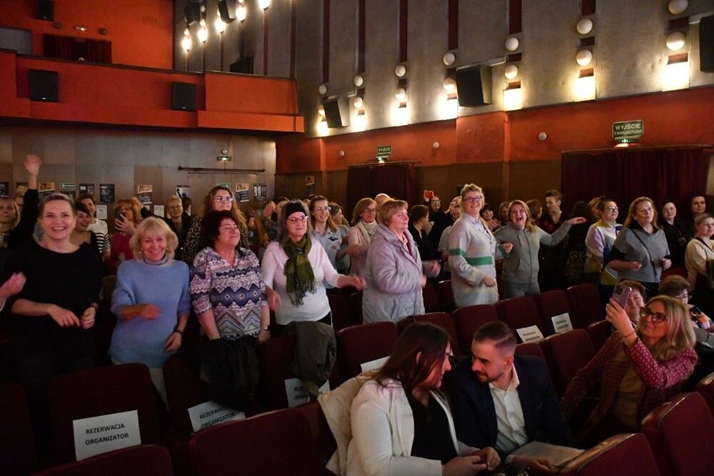 Wczoraj w Kinie Patria odbyło się pierwsze w tym roku spotkanie z cyklu "Kino dla Kobiet". Na rudzianki jak zwykle czekało pełno atrakcji!

fot. Jacek Knapik