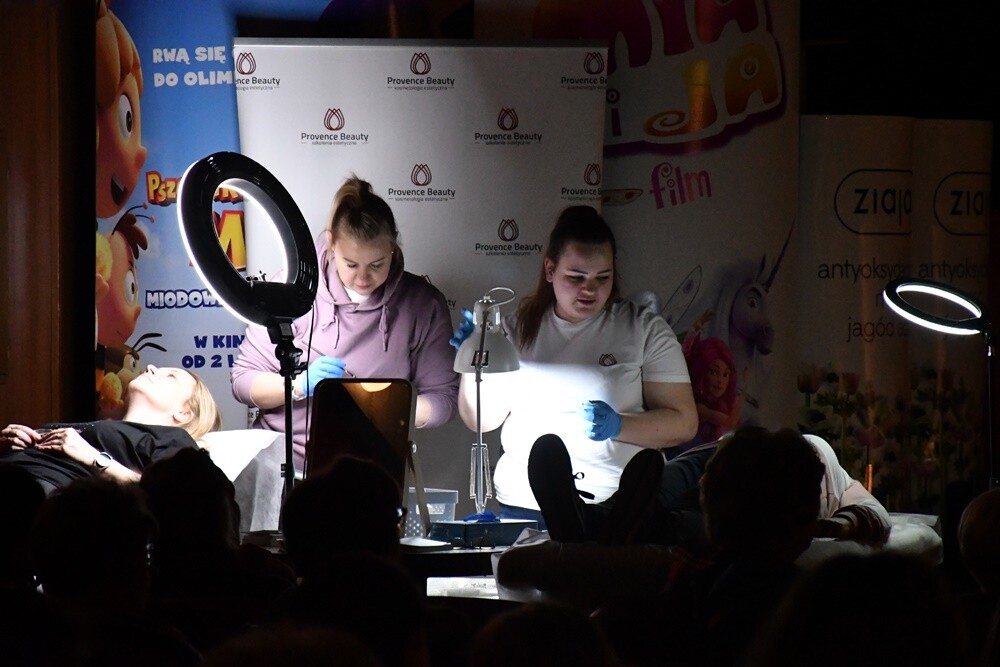 Wczoraj w Kinie Patria odbyło się pierwsze w tym roku spotkanie z cyklu "Kino dla Kobiet". Na rudzianki jak zwykle czekało pełno atrakcji!

fot. Jacek Knapik