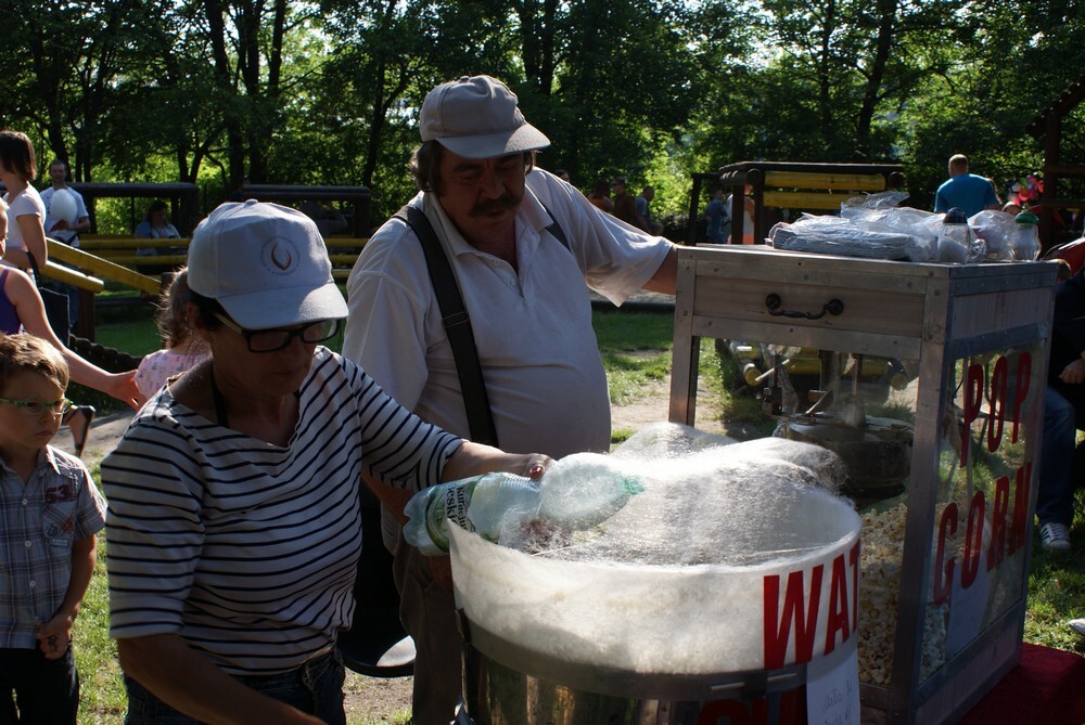 W ogrodzie Miejskiego Przedszkola nr 14 odbył się festyn rodzinny pod hasłem: "Rodzinnie - zdrowo na sportowo, kocham – rozmawiam".