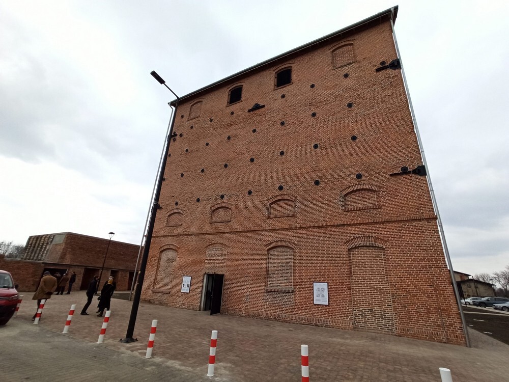 Teren po dawnej koksowni Orzegów w Rudzie Śląskiej zyskał drugie życie. Został oczyszczony z niebezpiecznych substancji, a cały obszar dawnego zakładu zaadaptowano na park z licznymi atrakcjami, m.in. tarasem widokowym, górką saneczkową, placami zabaw czy ścieżką dydaktyczną.