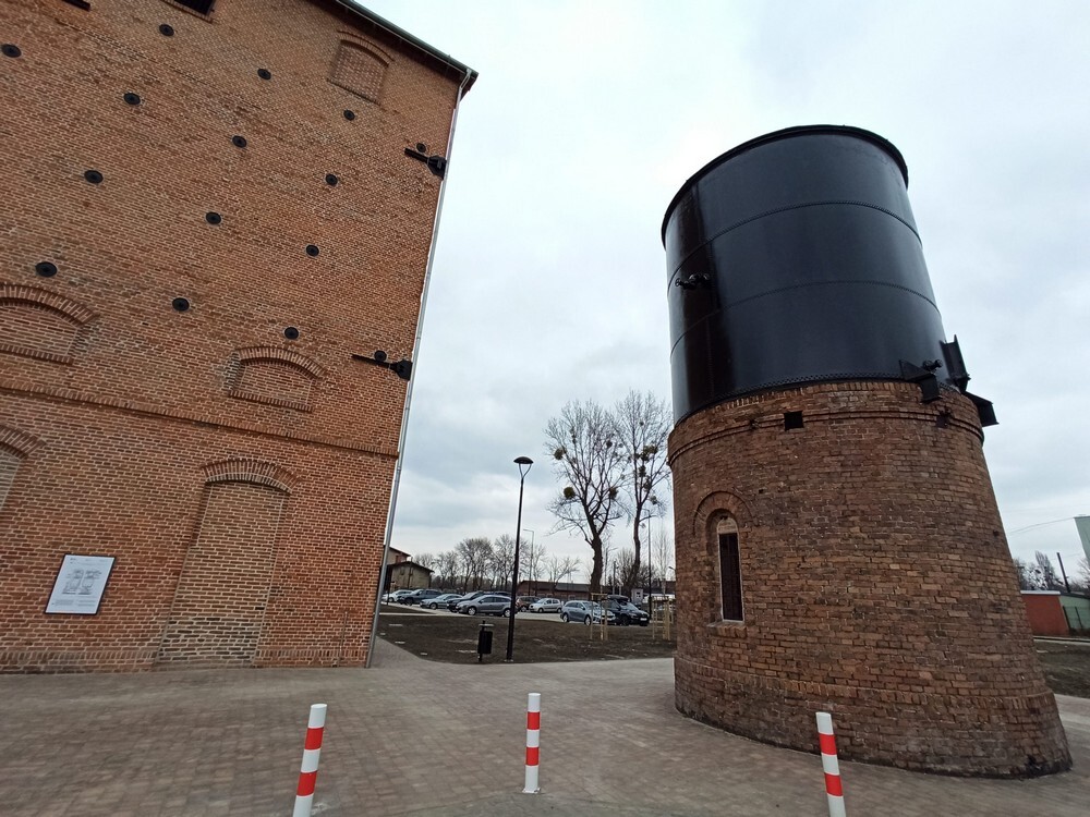 Teren po dawnej koksowni Orzegów w Rudzie Śląskiej zyskał drugie życie. Został oczyszczony z niebezpiecznych substancji, a cały obszar dawnego zakładu zaadaptowano na park z licznymi atrakcjami, m.in. tarasem widokowym, górką saneczkową, placami zabaw czy ścieżką dydaktyczną.